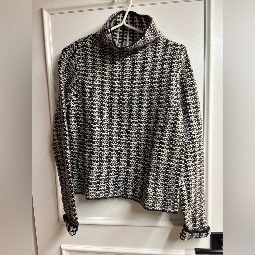 DKNY wool black and white turtleneck